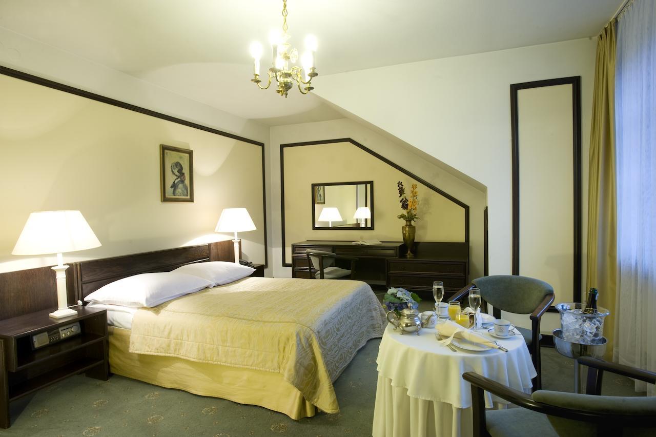 Hotel "Zajazd Napoleonski" Varšava Pokoj fotografie