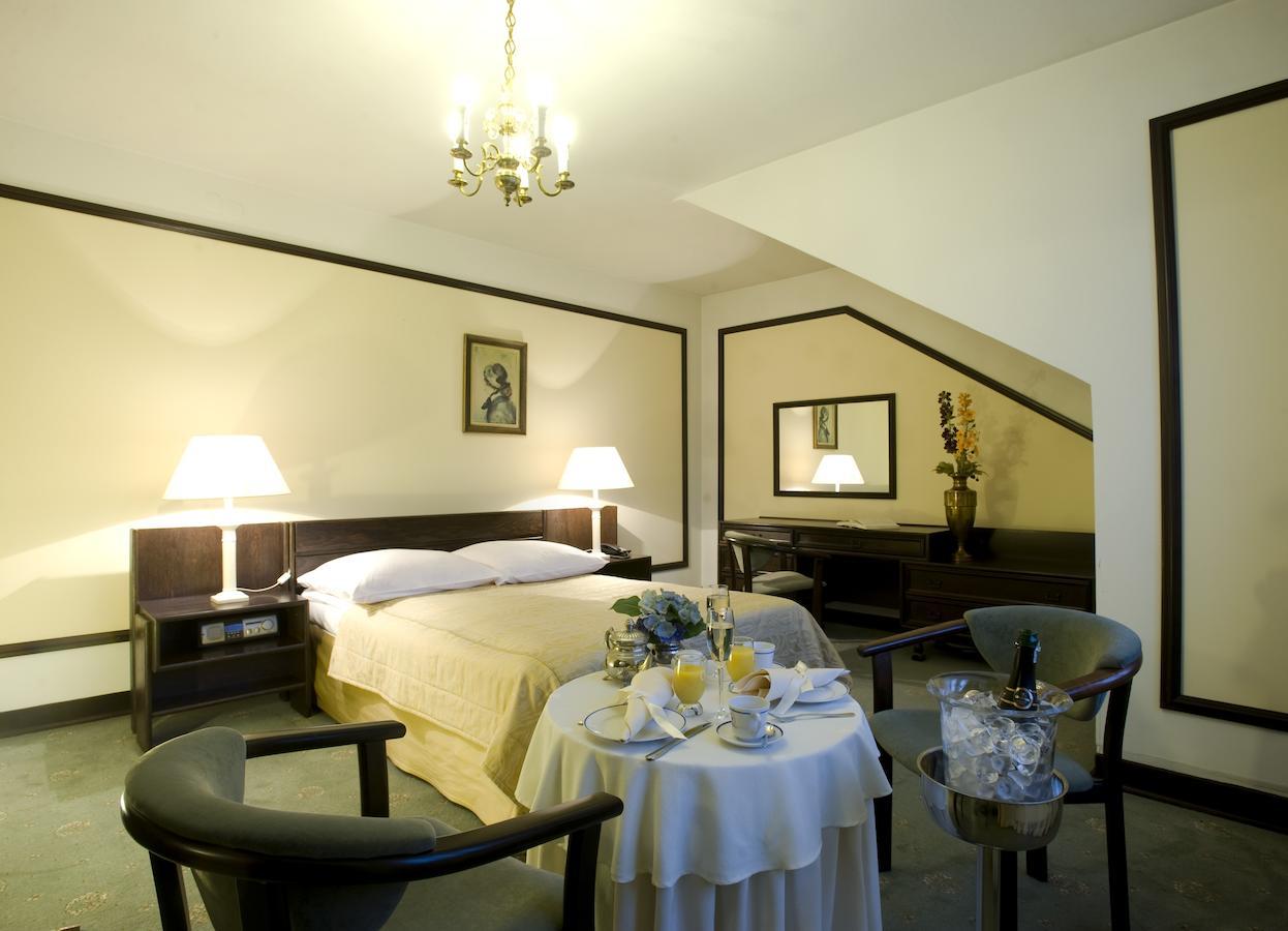 Hotel "Zajazd Napoleonski" Varšava Pokoj fotografie
