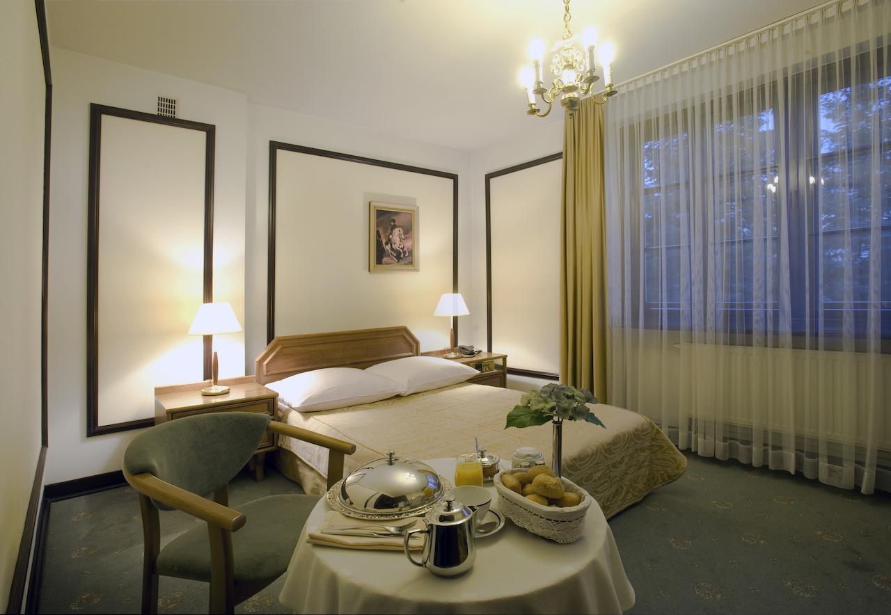 Hotel "Zajazd Napoleonski" Varšava Pokoj fotografie
