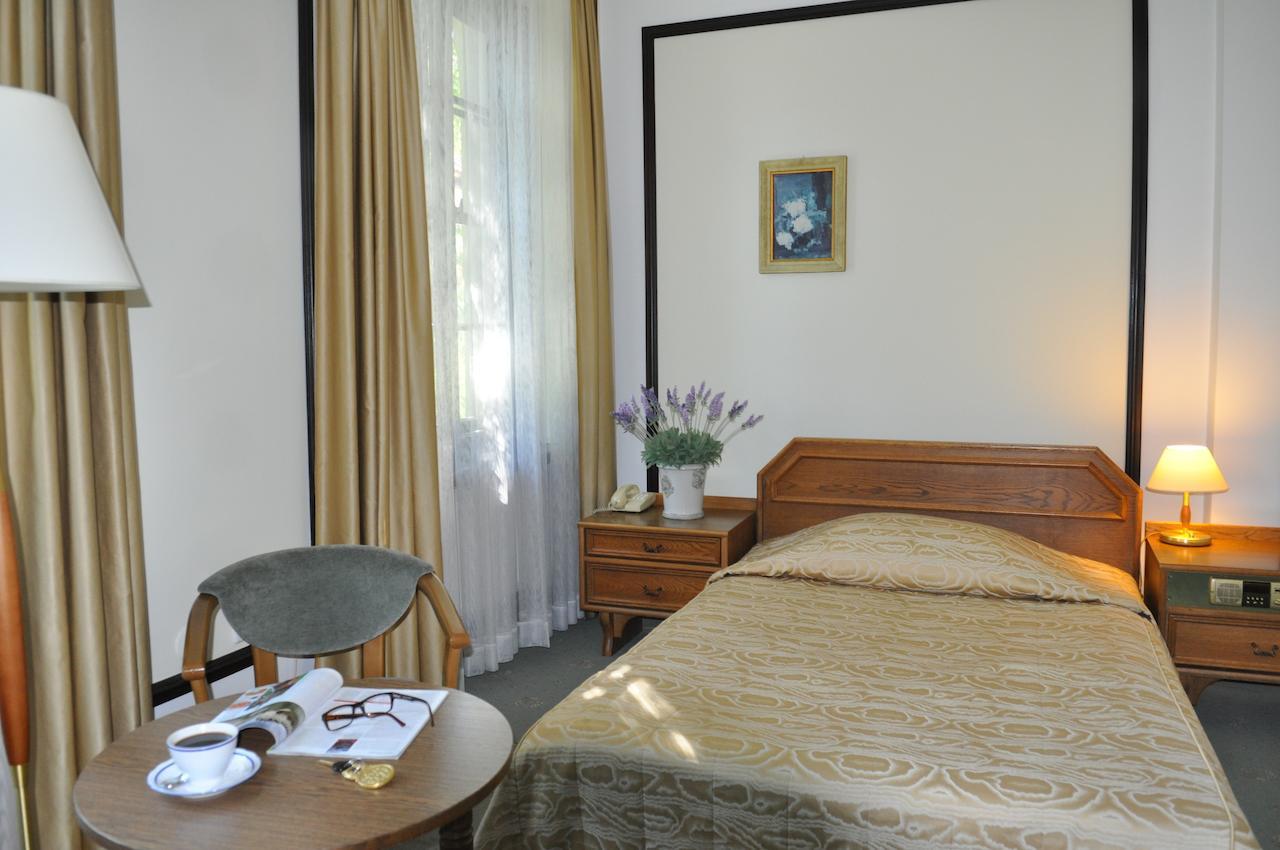 Hotel "Zajazd Napoleonski" Varšava Pokoj fotografie